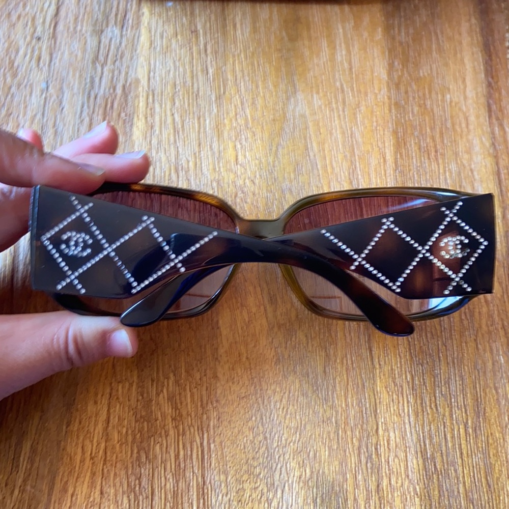 Chanel oversized sunglasses w/ Swarovski crystals - Picture 9 of 16